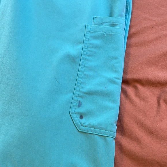 Women's Surgical green Scrub Set - Picture 2 of 2